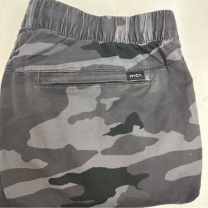 RVCA SPECTRUM ELASTIC WAIST PANTS - men - L - gray Camo